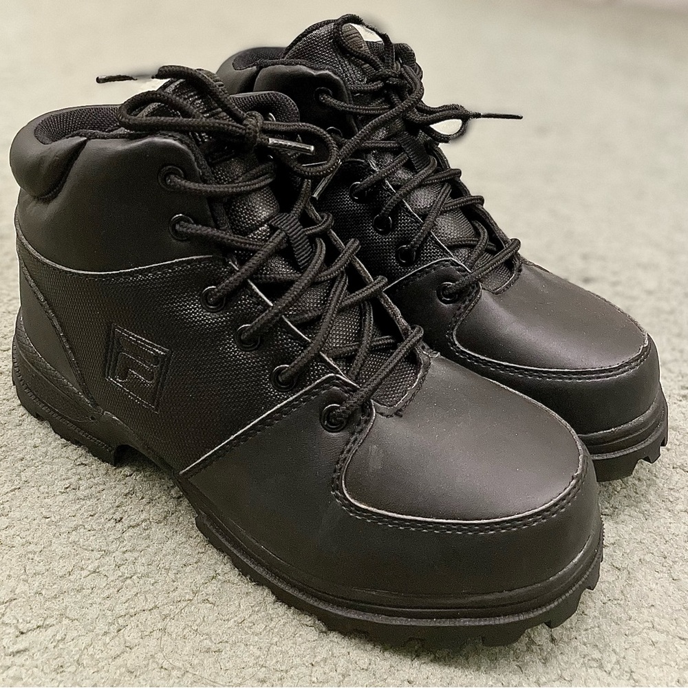 New without tags Fila ascender 2s